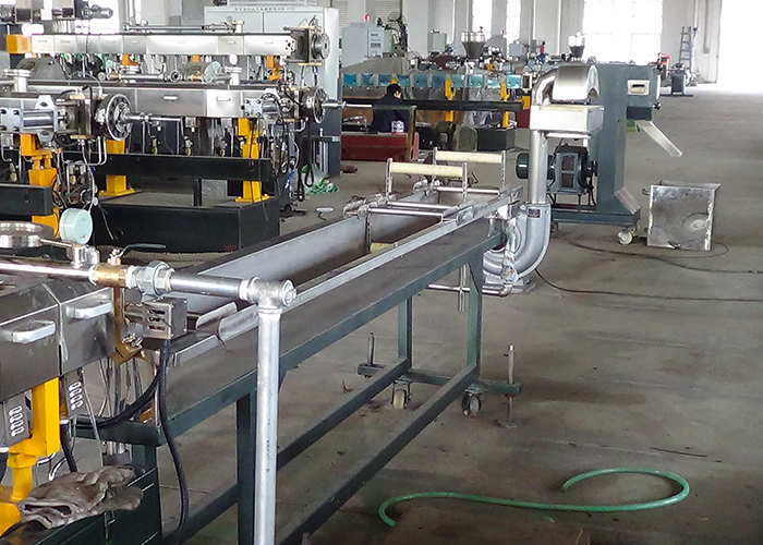 PE瓶桶類塑料再生造粒機(jī)