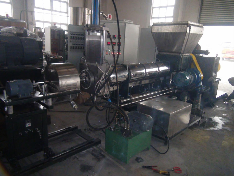 PP、PE回收料再生造粒機組（單螺桿）